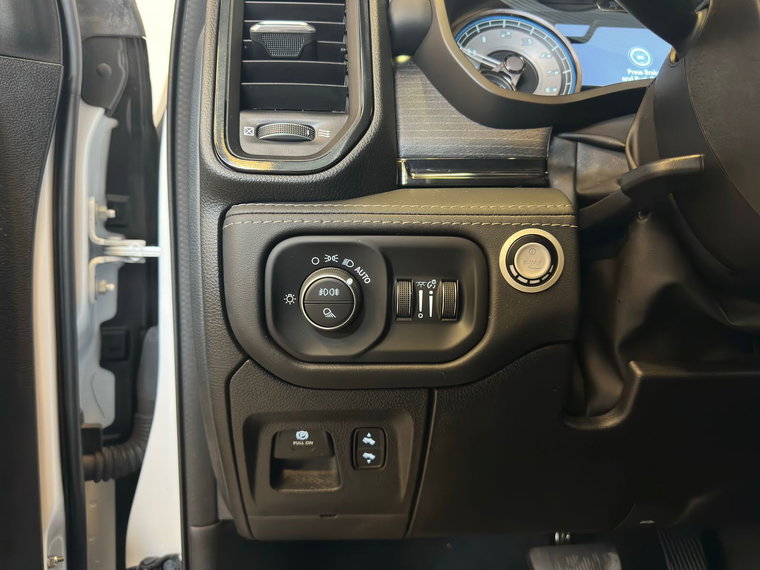 Vehicle Image 24