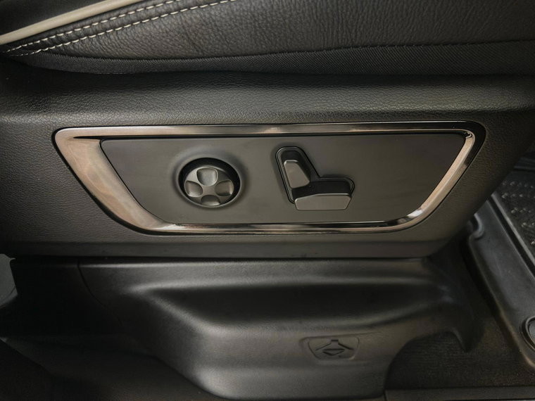 Vehicle Image 32