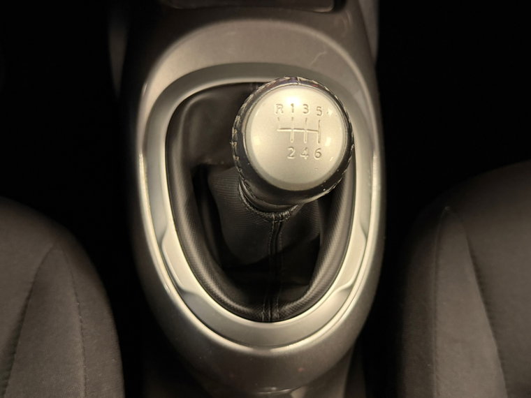 Vehicle Image 25