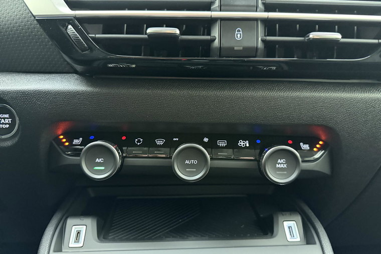 Vehicle Image 26