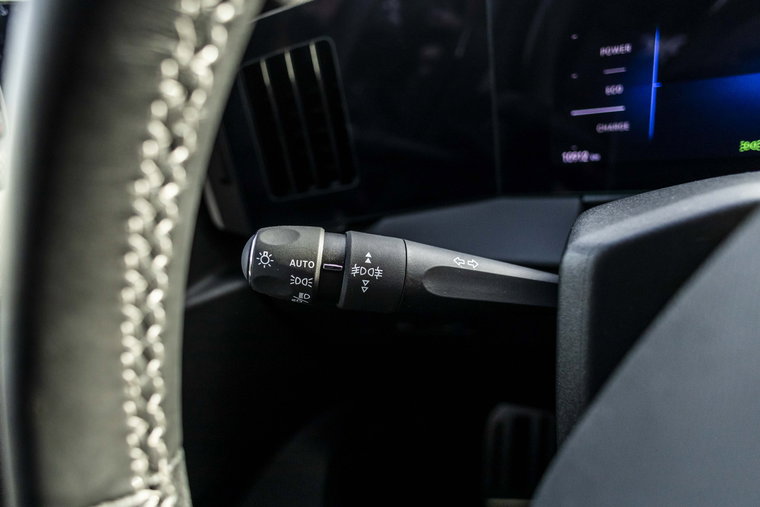 Vehicle Image 32