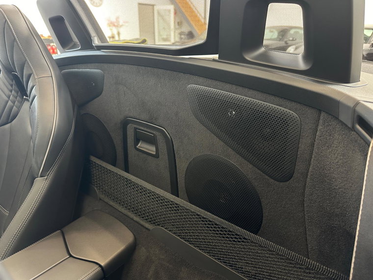 Vehicle Image 32