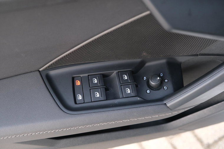 Vehicle Image 28