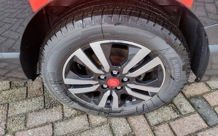 Vehicle Image 10