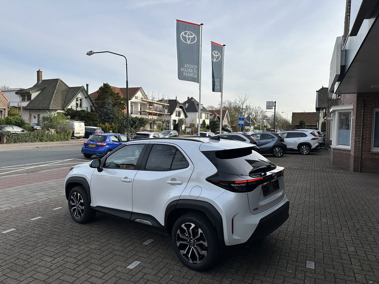Vehicle Image 6