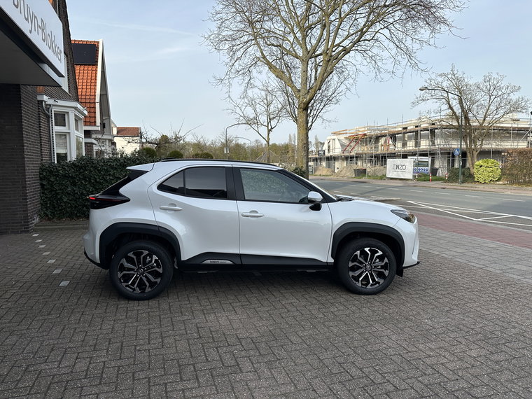 Vehicle Image 10