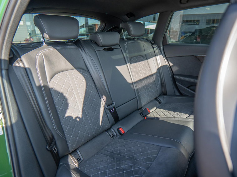 Vehicle Image 48