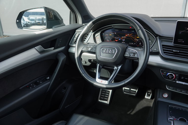 Vehicle Image 25