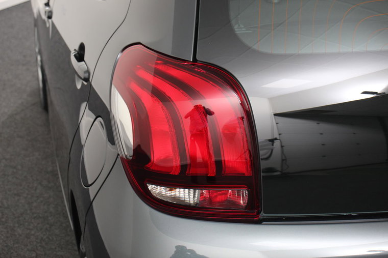 Vehicle Image 19