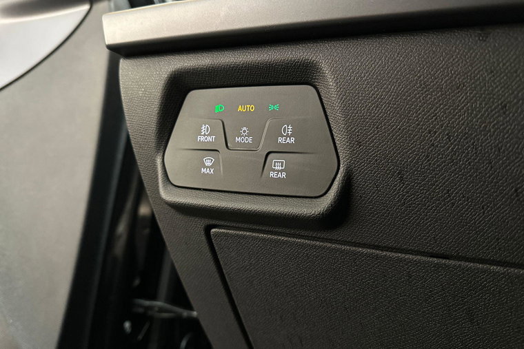 Vehicle Image 18