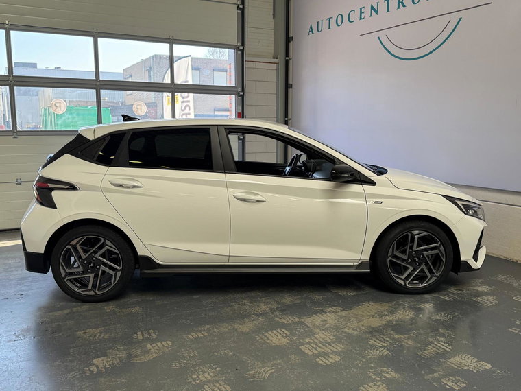 Vehicle Image 8