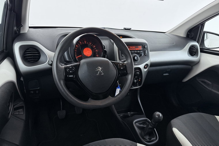 Vehicle Image 15