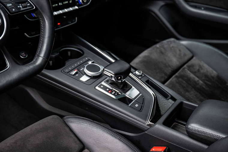 Vehicle Image 32