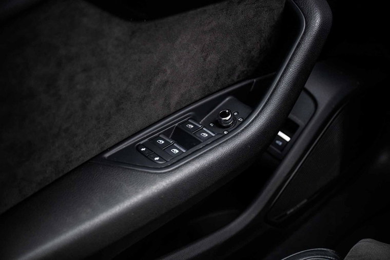 Vehicle Image 43
