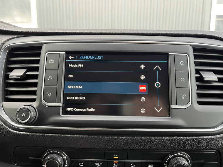Vehicle Image 38