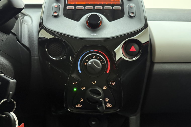 Vehicle Image 19