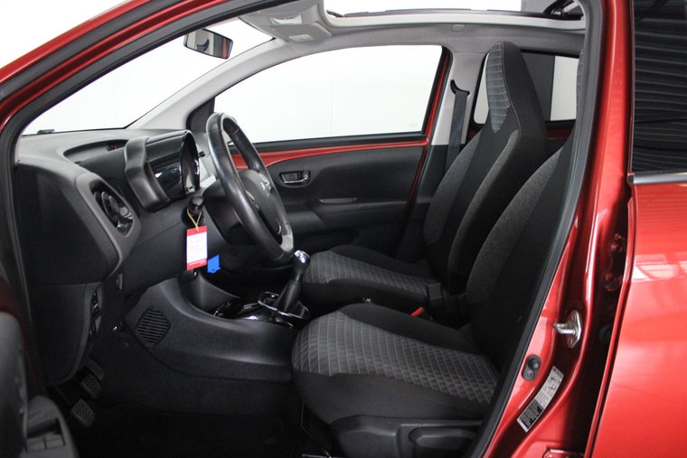 Vehicle Image 12