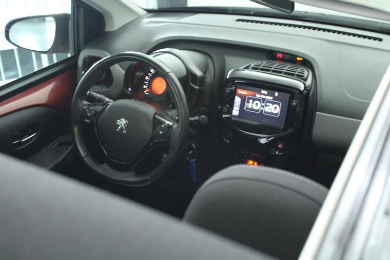 Vehicle Image 9