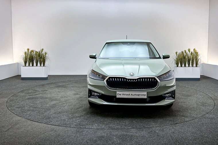 Vehicle Image 8
