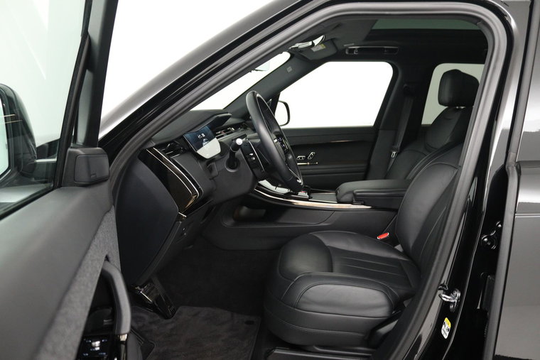 Vehicle Image 25