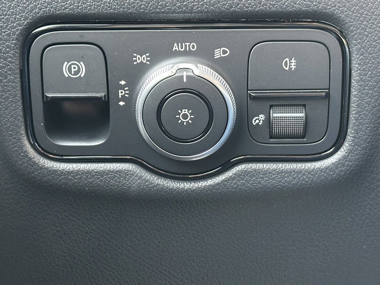 Vehicle Image 27