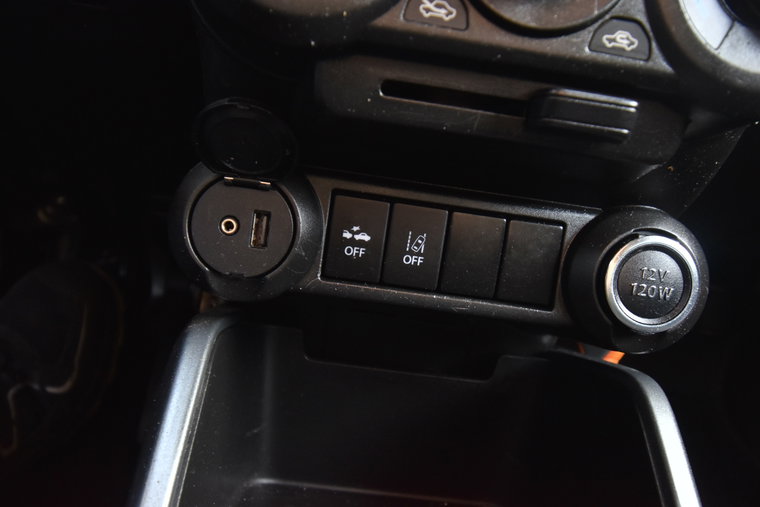 Vehicle Image 25