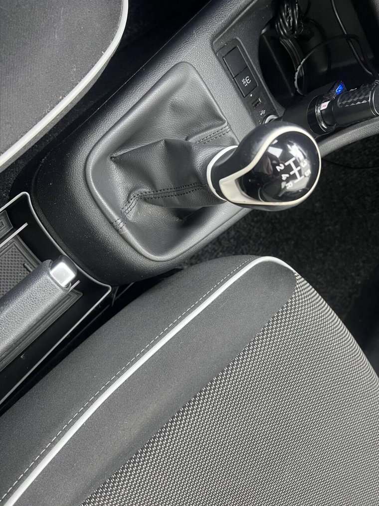 Vehicle Image 19