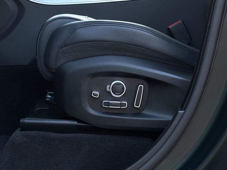 Vehicle Image 43