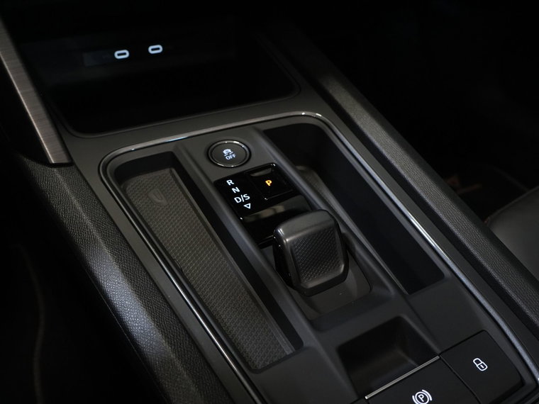 Vehicle Image 25