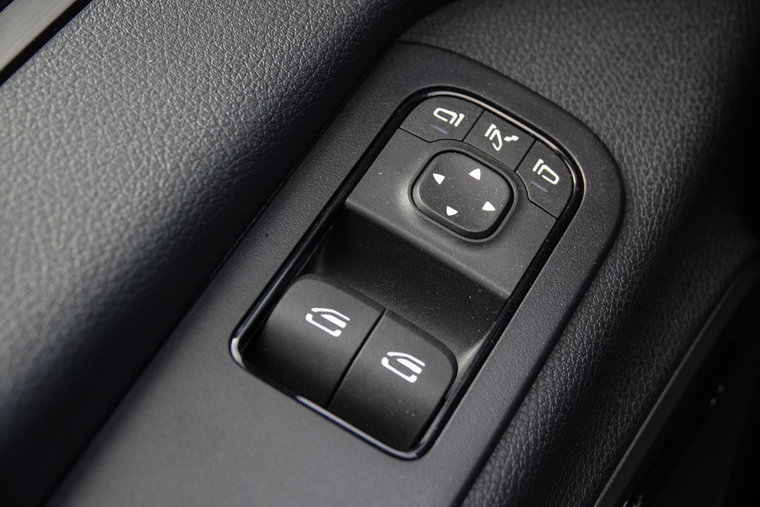 Vehicle Image 28