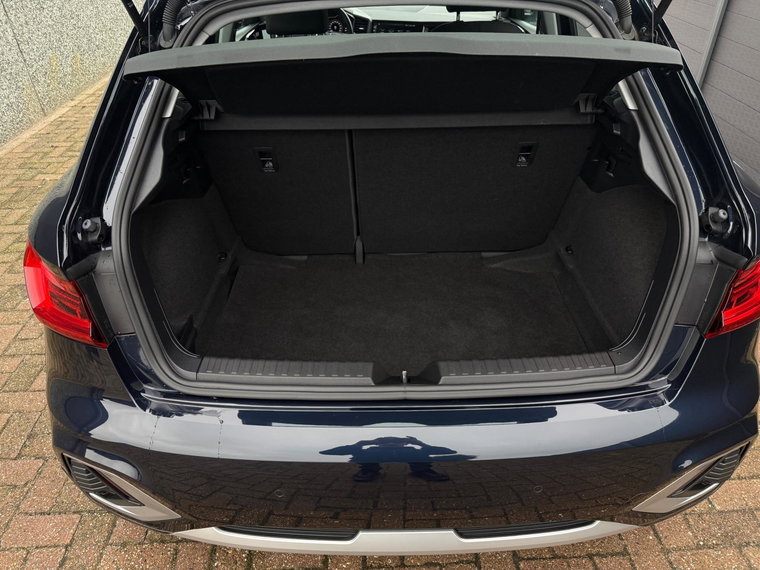 Vehicle Image 33