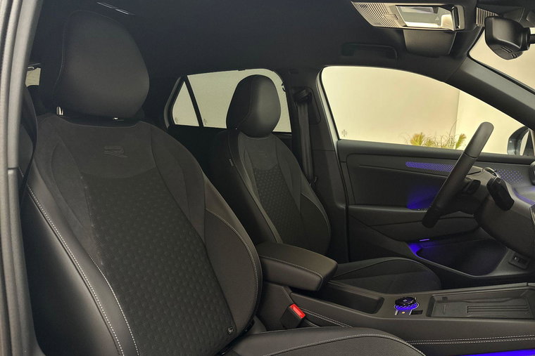 Vehicle Image 16