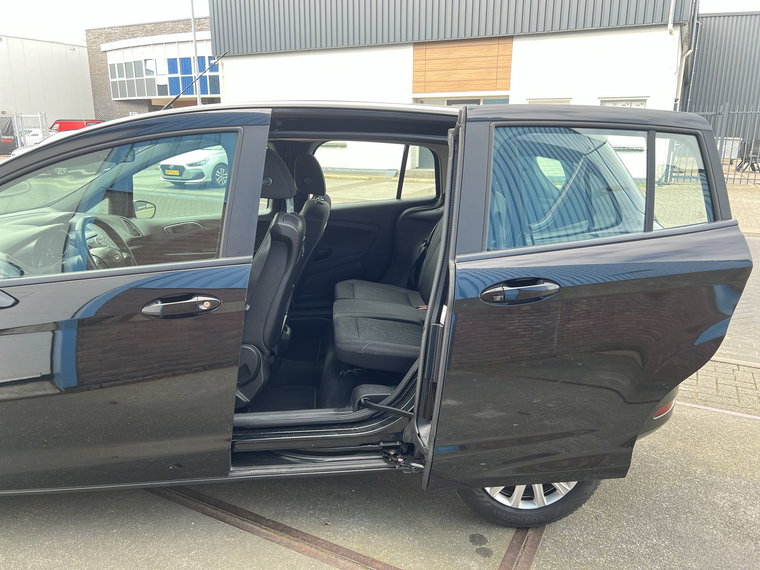 Vehicle Image 25