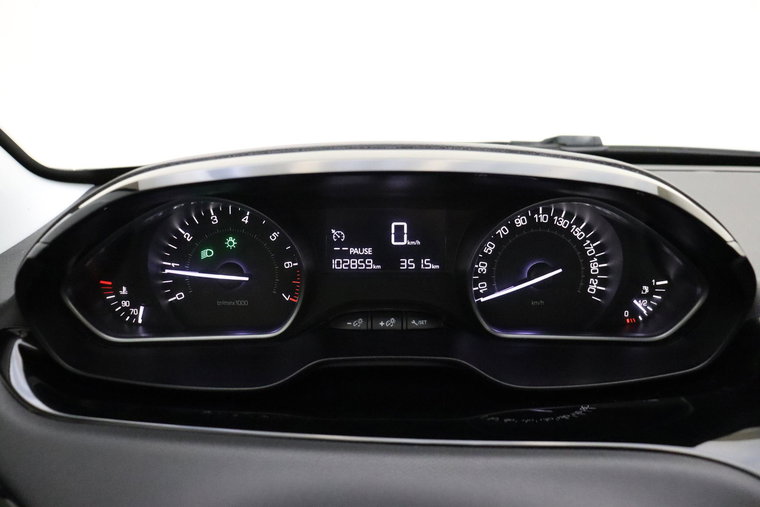 Vehicle Image 25