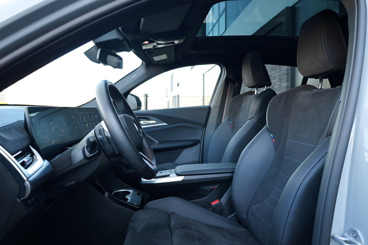 Vehicle Image 16