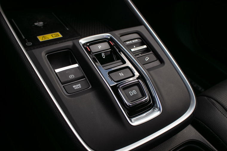 Vehicle Image 25