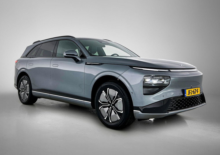 Vehicle Image 6