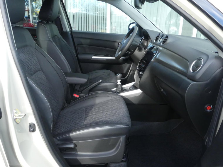 Vehicle Image 30