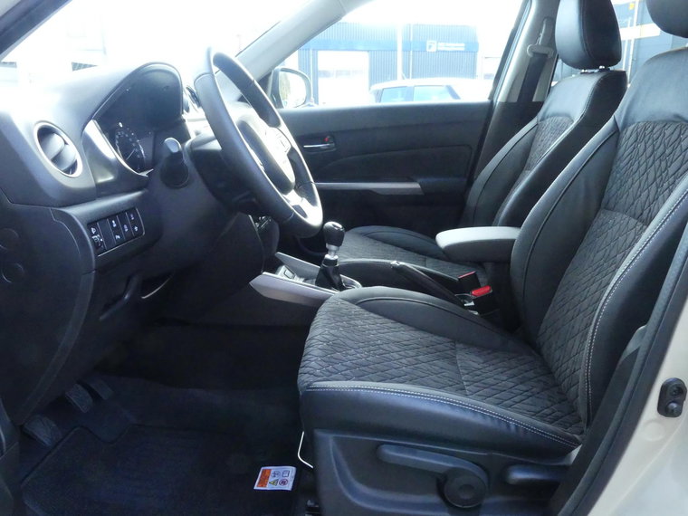 Vehicle Image 9