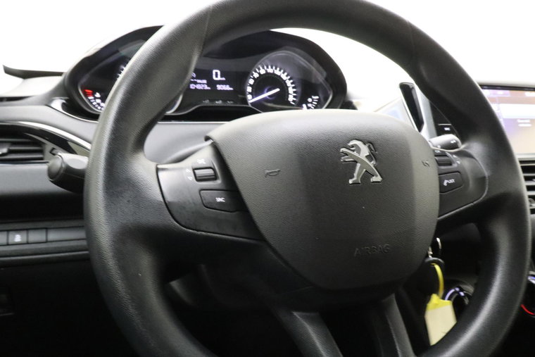 Vehicle Image 25