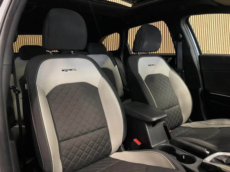 Vehicle Image 25