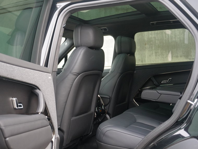 Vehicle Image 32