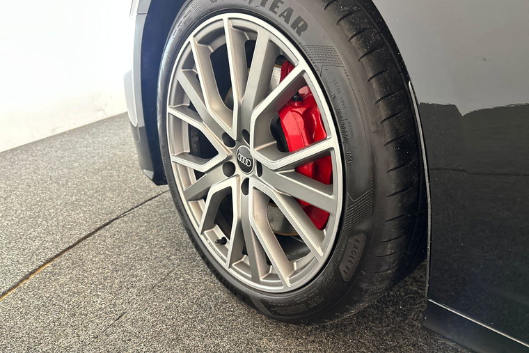 Vehicle Image 13