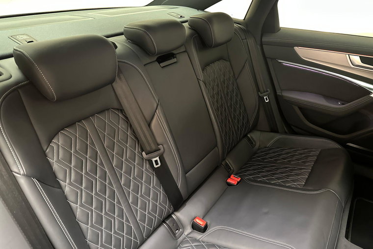 Vehicle Image 14