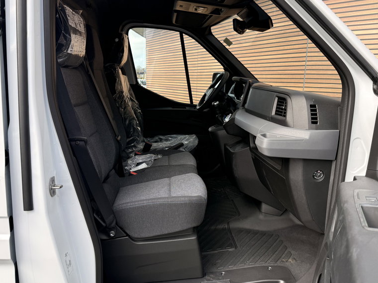 Vehicle Image 32