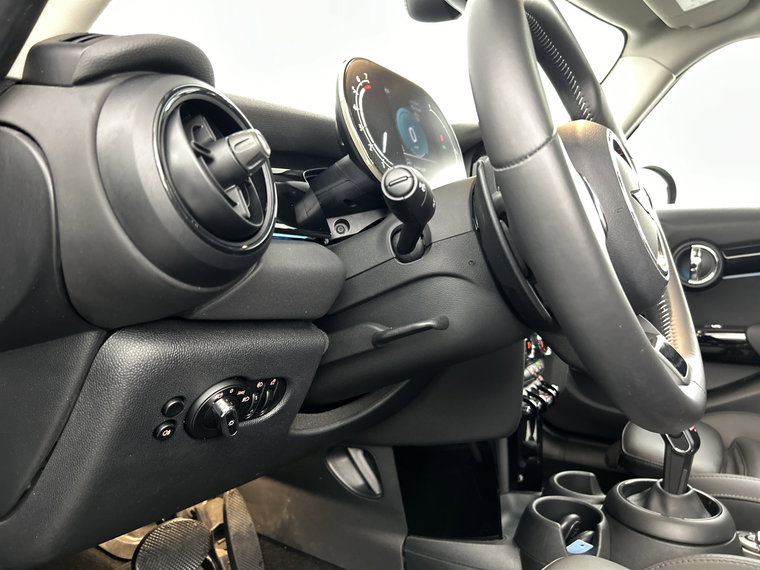 Vehicle Image 33