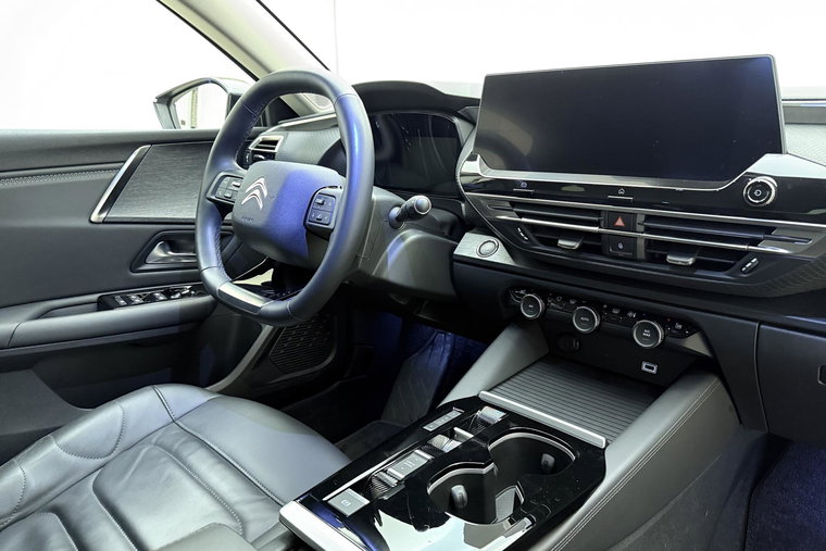 Vehicle Image 15