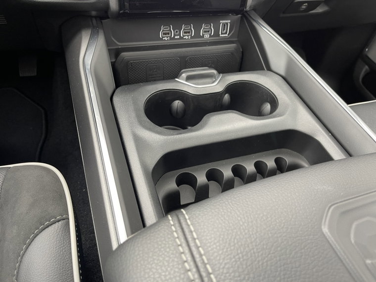 Vehicle Image 32