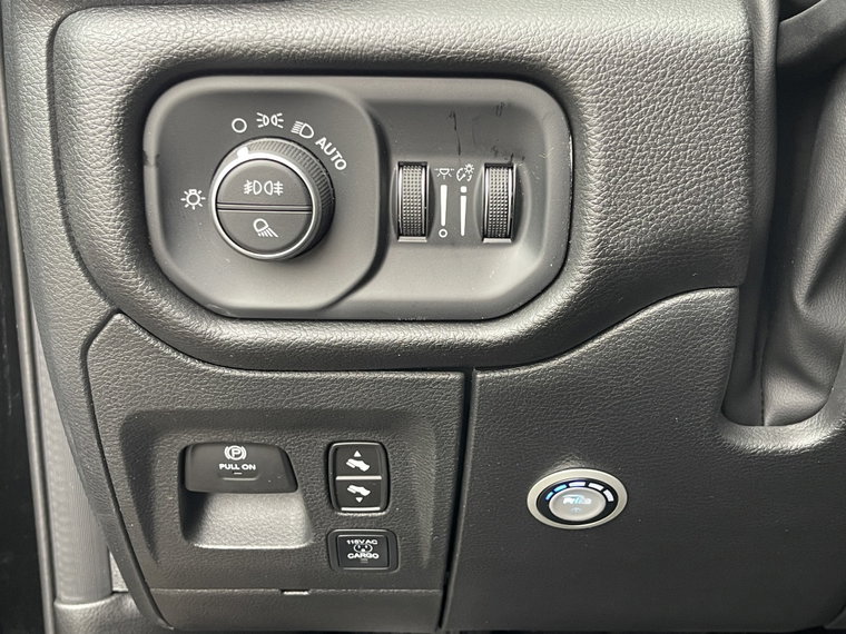 Vehicle Image 38
