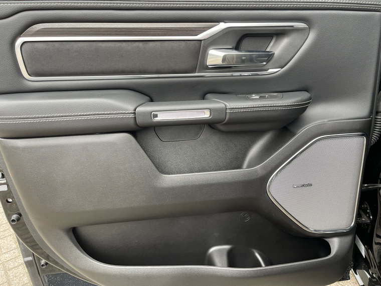 Vehicle Image 41